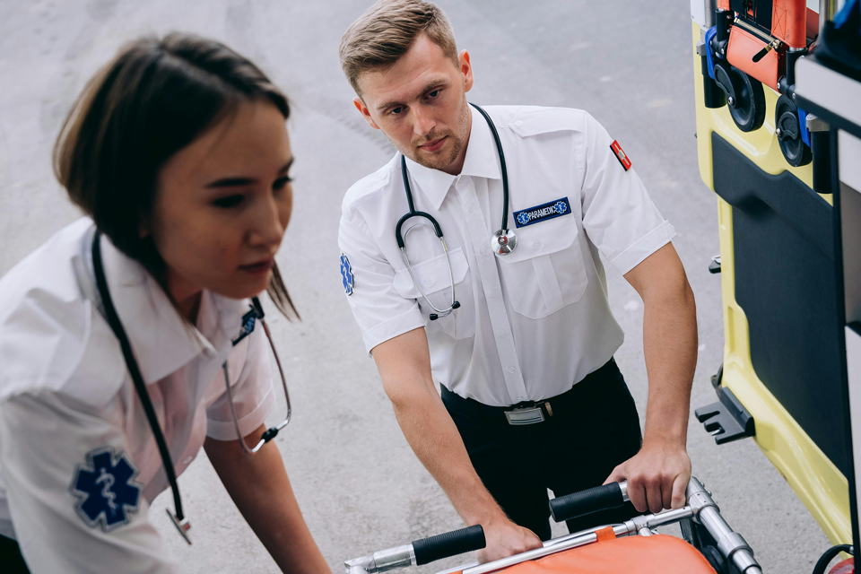 picture of two paramedics 