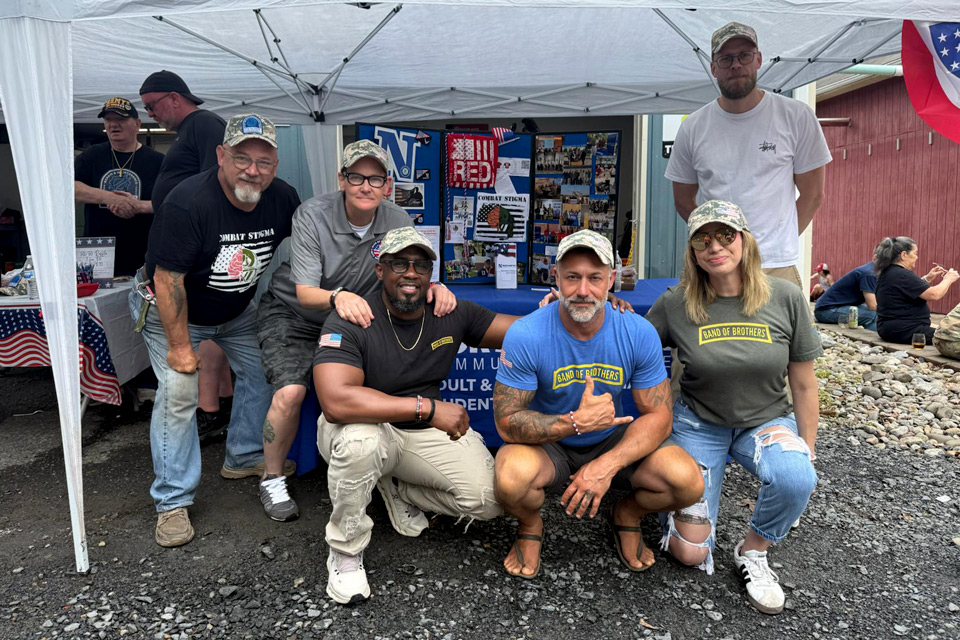 Vets kneeling for a picture